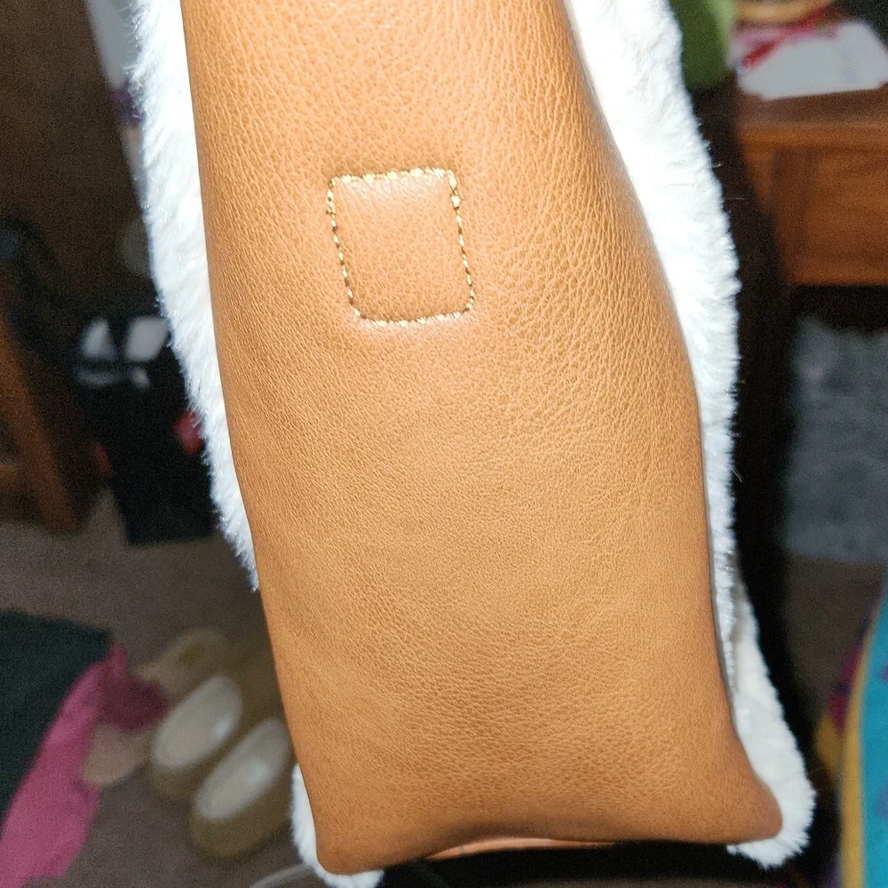 Chic Tan and Cream Tote Bag with Pouch